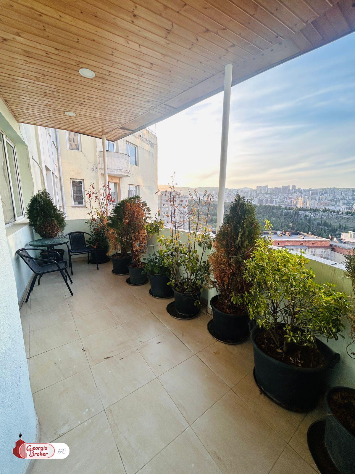 продается квартира с новым ремонтом 5-комнат